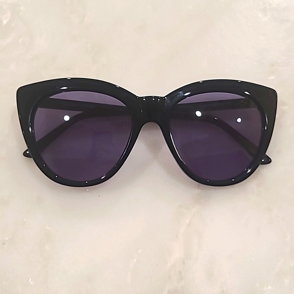 NWOT Kendall + Kyle sunglasses main image 4